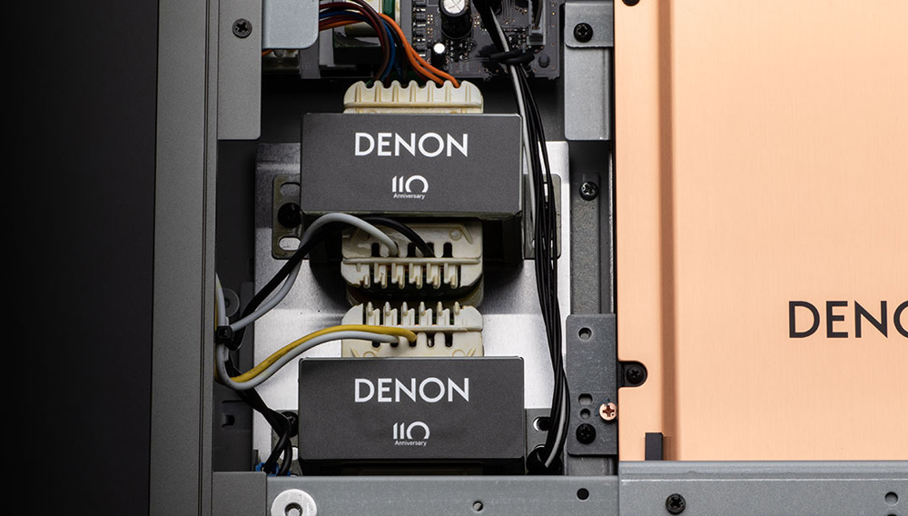 DCD-A110 trang bị hai bộ tạo dao động cho tần số mẫu 44,1kHz và 48kHz 