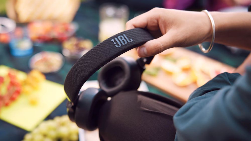 Tai nghe Bluetooth JBL Live 670NC