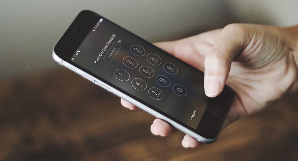 Apple khóa cổng USB trên iOS 12 ngăn công cụ bẻ khóa iPhone của cảnh sát