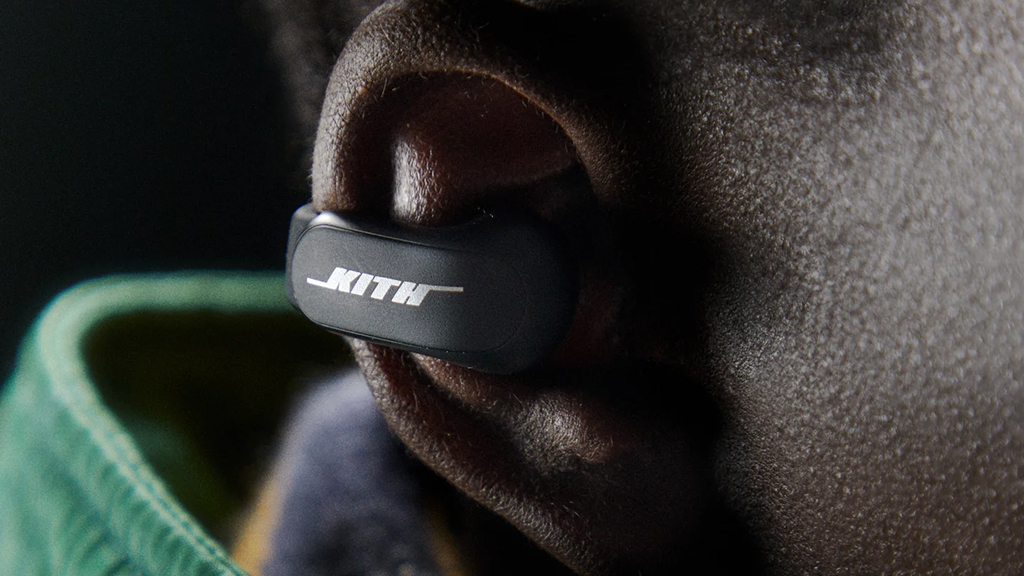 Bose hợp tác với Kith trình làng tai nghe không dây Ultra Open với thiết kế kẹp tai thời trang