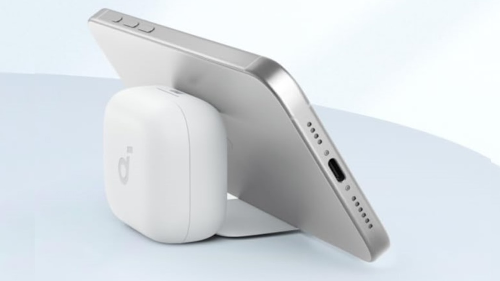 Anker Soundcore P30i là tai nghe không dây giá cả phải chăng có tính năng chủ động khử tiếng ồn xung quanh. Hộp sạc của tai nghe cũng có thể được sử dụng làm giá đỡ cho điện thoại.