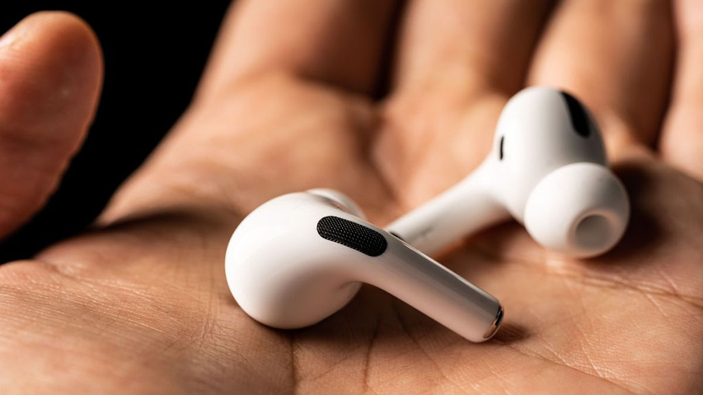 Tại sao tính năng trợ thính của tai nghe Apple AirPods lại là một bước ngoặt