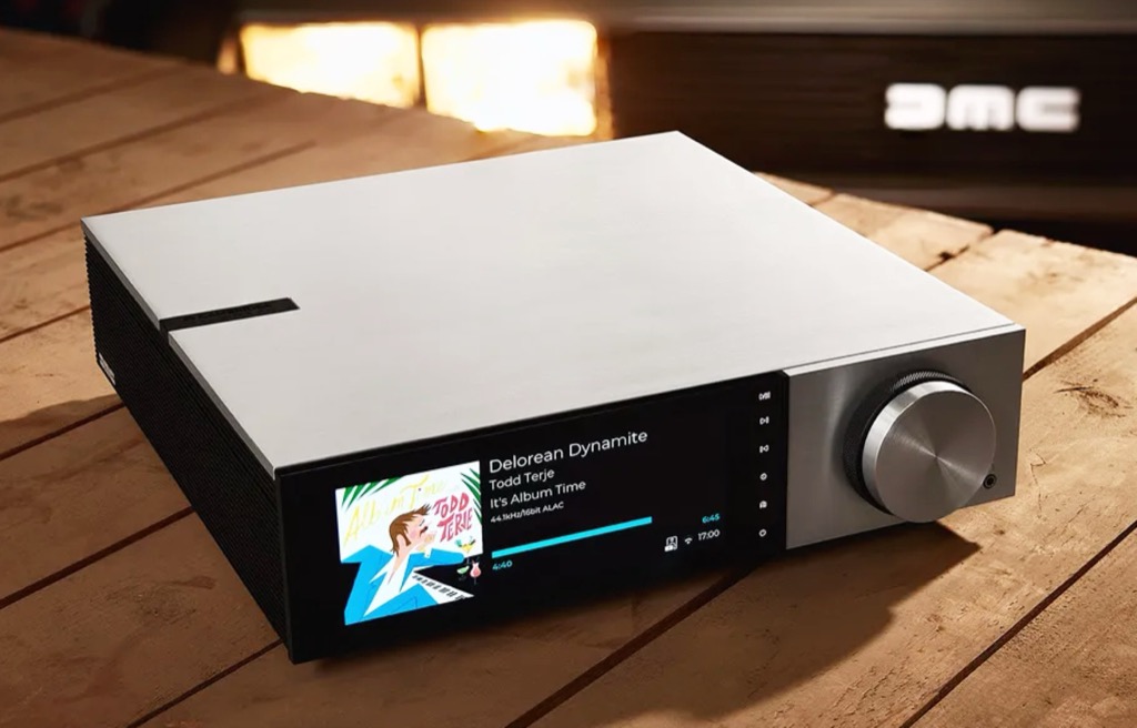 Cambridge Audio trình làng amplifier streaming Evo 150 DeLorean Edition