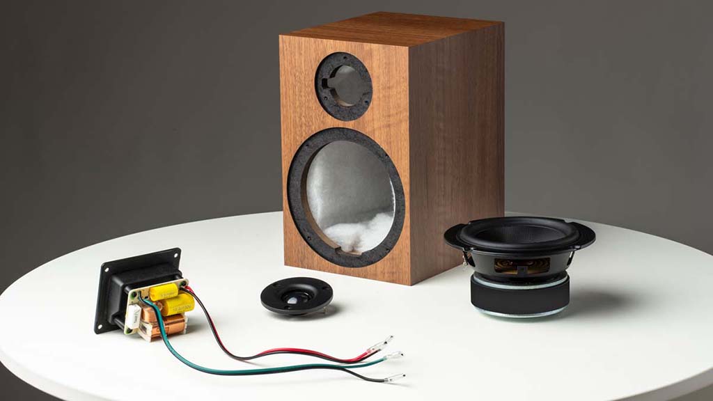 Pro-Ject ra mắt loa kiểm âm 2 đường tiếng nhỏ gọn Speaker Box 5 E